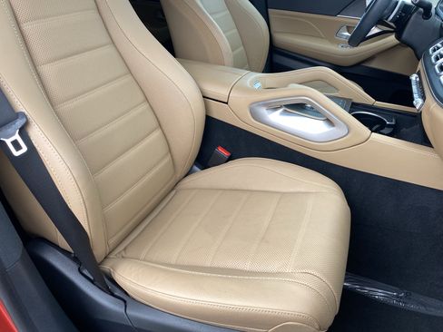 Used 2024 Mercedes-Benz GLS 450 4MATIC image 10