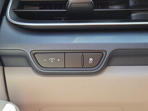 Used 2025 Kia Carnival EX FWD image 21