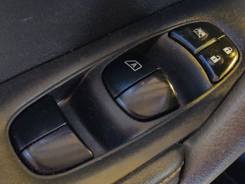 Used 2019 Nissan Rogue SV FWD image 27