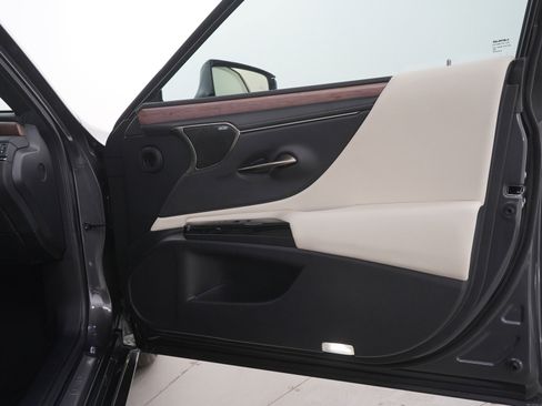 Used 2025 Lexus ES 350 w/ Luxury Package FWD image 9