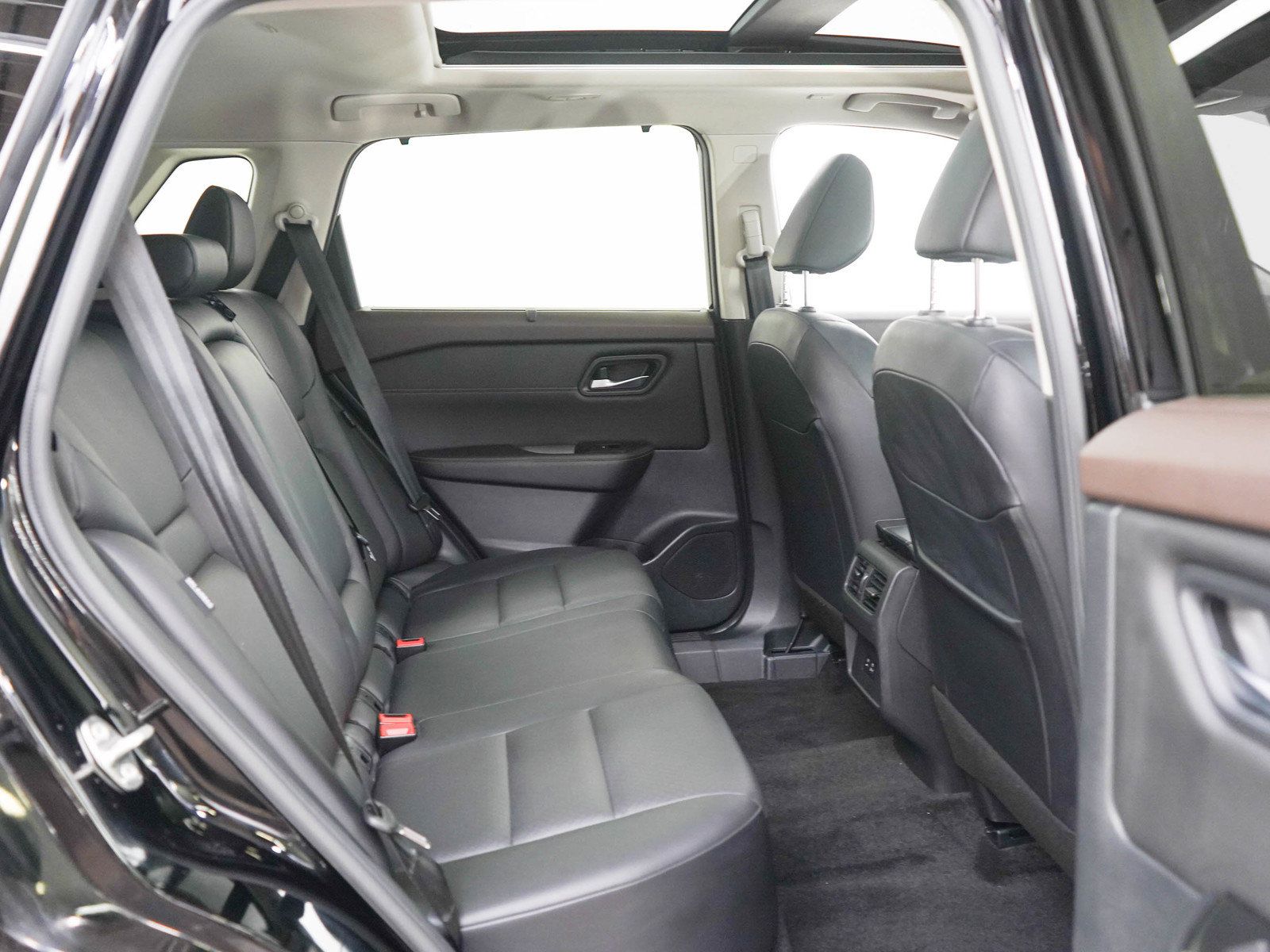 Used 2023 Nissan Rogue SV w/ SV Premium B Package AWD/4WD image 12