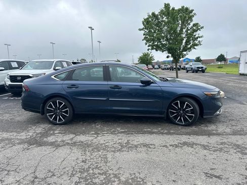 Used 2023 Honda Accord Touring image 12