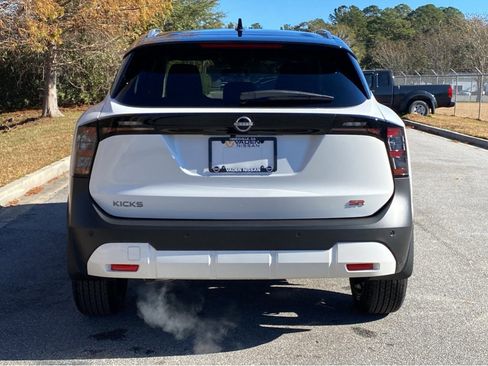 New 2026 Nissan Kicks SR w/ SR Premium Package FWD image 26
