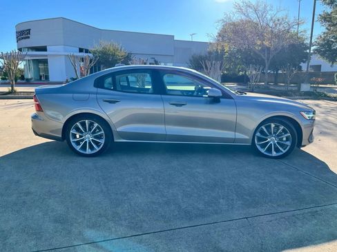 Used 2020 Volvo S60 T5 Momentum w/ Protection Package FWD image 4