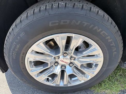 Used 2025 GMC Yukon Denali RWD image 35