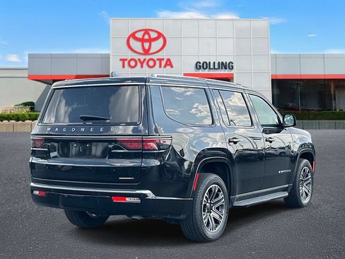 Used 2024 Jeep Wagoneer Series II w/ Flexible Seating Group RWD image 5