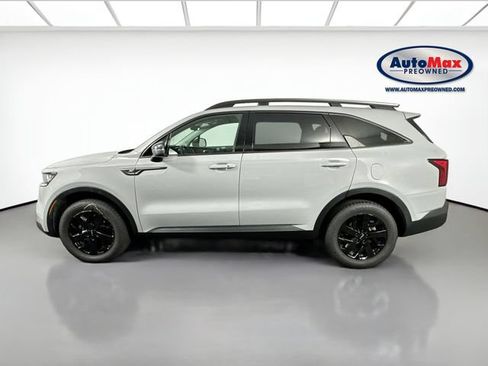 Used 2023 Kia Sorento S w/ Panoramic Sunroof Package AWD/4WD image 9