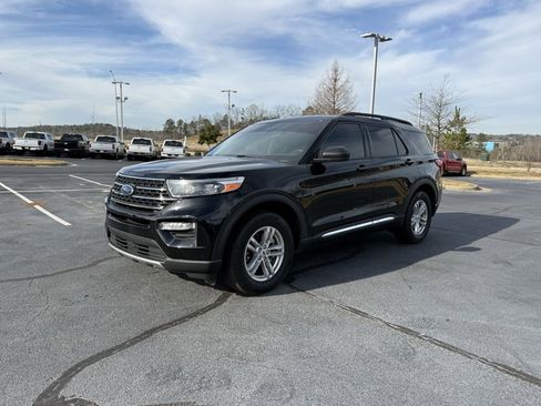 Certified 2023 Ford Explorer XLT w/ Equipment Group 202A image 3