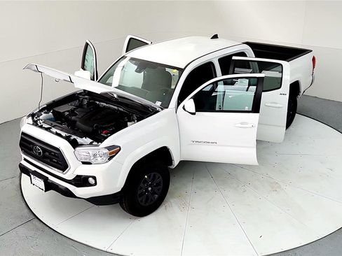 Certified 2023 Toyota Tacoma SR5 AWD/4WD image 23