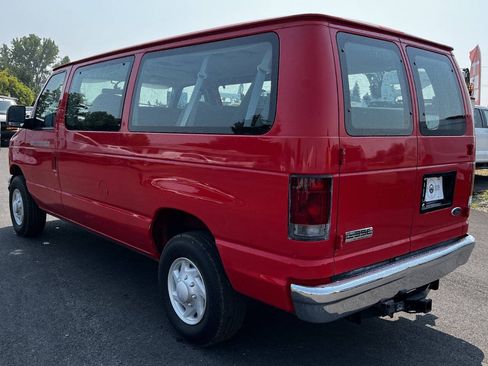 Used 2006 Ford E-350 and Econoline 350 Super Duty Wagon RWD image 7