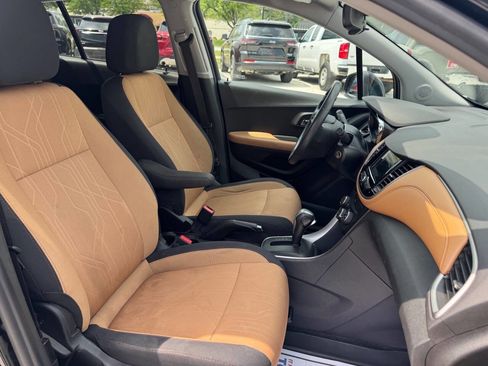 Used 2018 Chevrolet Trax LT FWD image 12