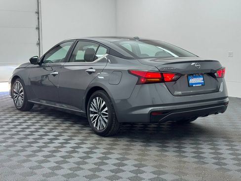 Used 2025 Nissan Altima 2.5 SV FWD image 8