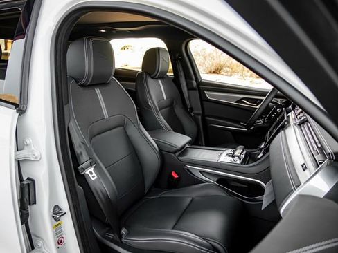 New 2026 Jaguar F-PACE R-Dynamic S image 25