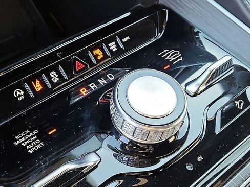 Used 2023 Jeep Wagoneer Series III w/ Preferred Equipment Group image 15