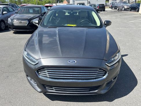 Used 2016 Ford Fusion SE w/ Equipment Group 202A image 2