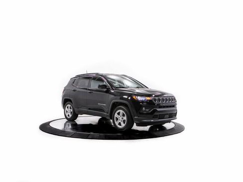 Used 2023 Jeep Compass Latitude image 10