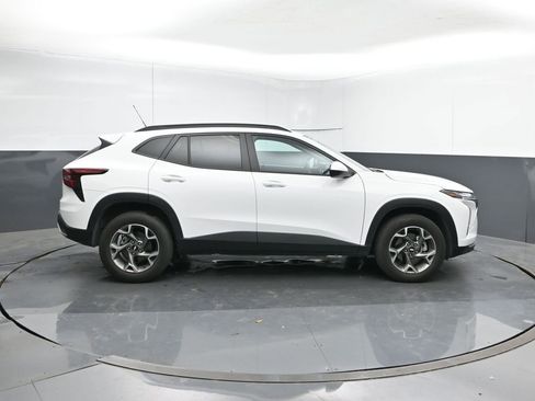 Used 2025 Chevrolet Trax LT image 6