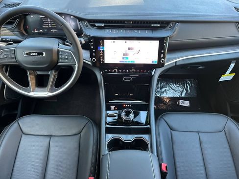 New 2026 Jeep Grand Cherokee Limited AWD/4WD image 12