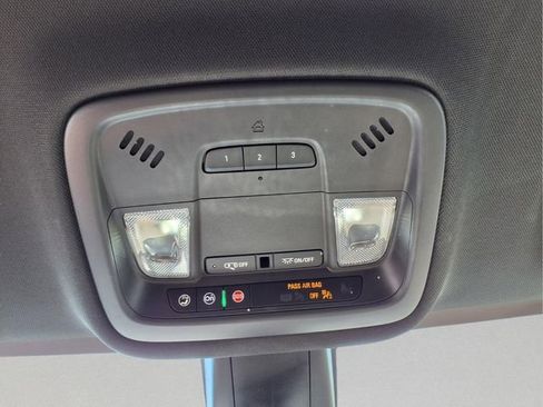 Used 2023 Chevrolet Traverse LT AWD/4WD image 28