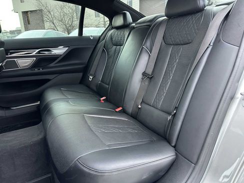 Used 2020 BMW 750i xDrive w/ M Sport Package image 17