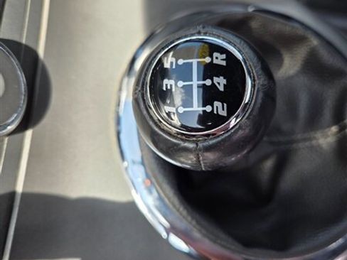 Used 2006 Pontiac Solstice Convertible w/ Premium Package RWD image 13