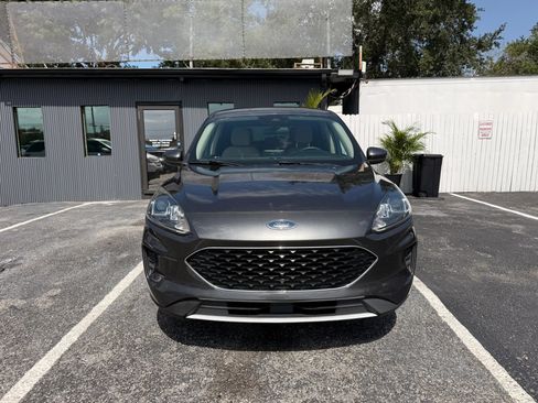 Used 2020 Ford Escape SE FWD image 2