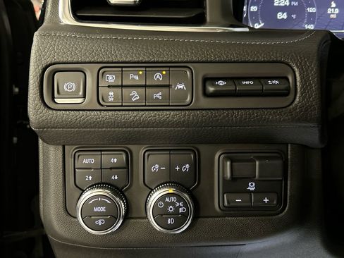 Used 2023 GMC Yukon XL Denali w/ Advanced Technology Package AWD/4WD image 20