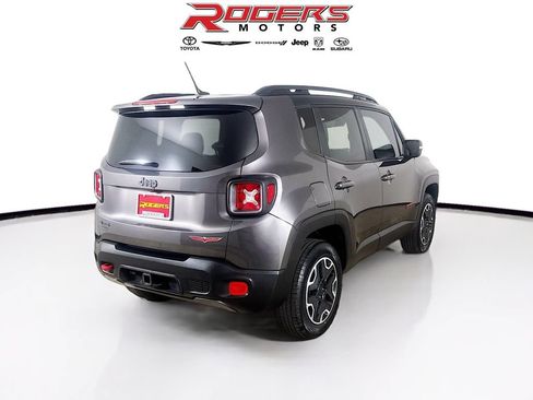 Used 2017 Jeep Renegade Trailhawk w/ Premium Trailhawk Package AWD/4WD image 8