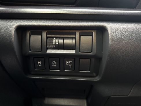 Used 2022 Subaru Crosstrek 2.5i Sport w/ Moonroof Package image 18