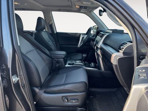 Used 2022 Toyota 4Runner SR5 Premium image 10