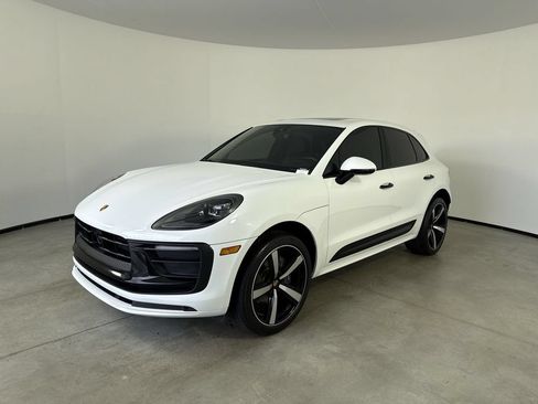 Certified 2024 Porsche Macan w/ Premium Plus Package AWD/4WD image 1