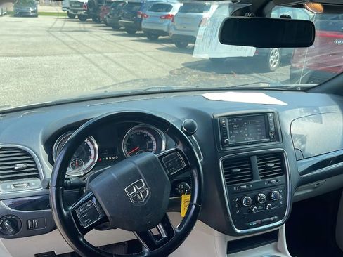 Used 2020 Dodge Grand Caravan SXT image 14