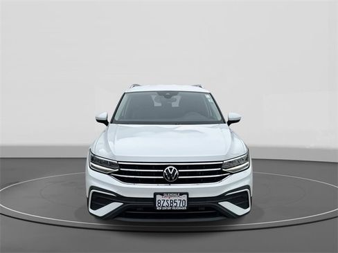 Certified 2022 Volkswagen Tiguan SE image 2