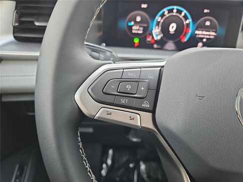 New 2026 Volkswagen Tiguan SE image 16