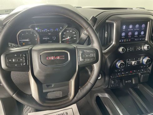 Used 2022 GMC Sierra 2500 AT4 w/ AT4 Premium Plus Package image 11