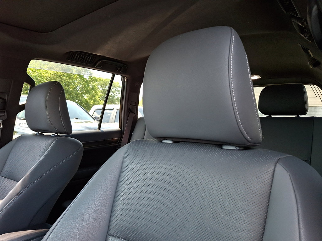 Used 2022 Lexus GX 460 w/ Black Line Special Edition AWD/4WD image 23