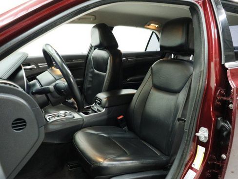 Used 2017 Chrysler 300 Limited RWD image 8