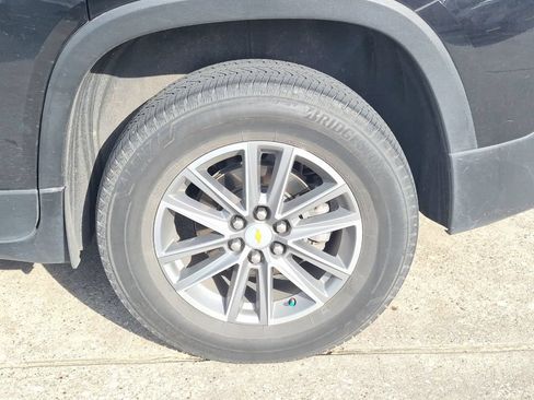 Used 2022 Chevrolet Traverse LT FWD image 11