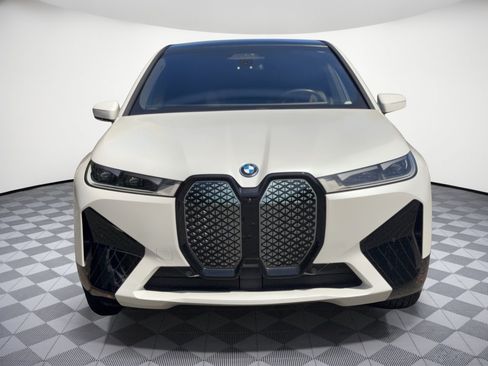 Used 2024 BMW iX xDrive50 w/ Premium Package AWD/4WD image 6