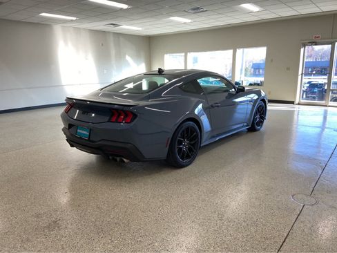 Used 2024 Ford Mustang GT Premium image 9