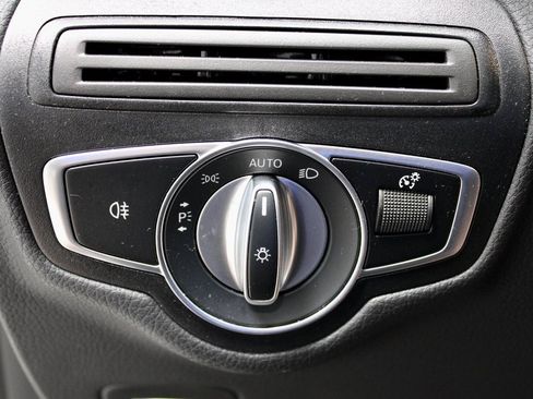 Used 2022 Mercedes-Benz GLC 300 4MATIC image 30