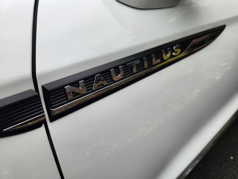 Certified 2022 Lincoln Nautilus Reserve image 10