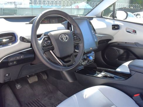 Used 2021 Toyota Prius Limited FWD image 3