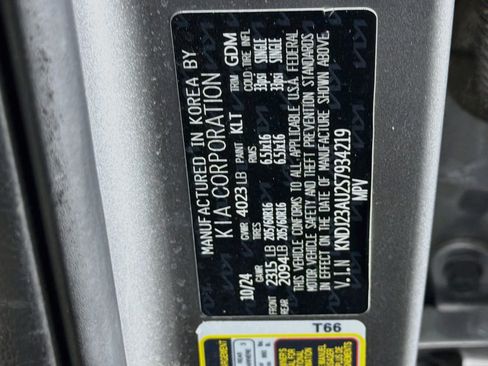 Used 2025 Kia Soul LX w/ LX Technology Package FWD image 12