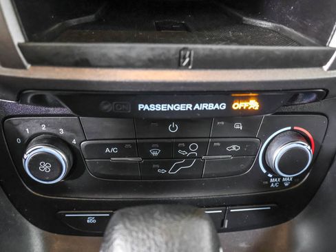 Used 2022 Ford Transit Connect XLT image 30