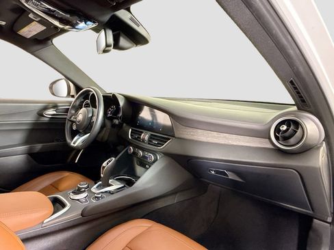 Used 2022 Alfa Romeo Giulia Ti RWD image 15