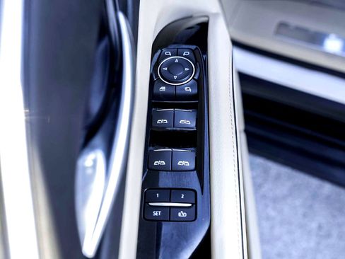 Used 2024 Cadillac Escalade Premium Luxury image 13