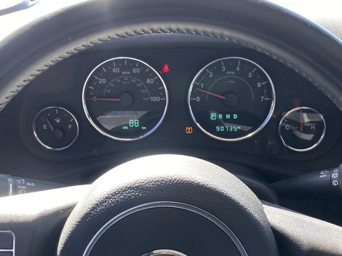 Used 2018 Jeep Wrangler Unlimited Sahara AWD/4WD image 11