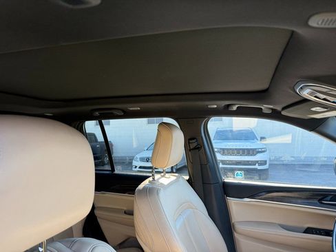 Used 2022 Jeep Grand Cherokee Limited 4xe image 10