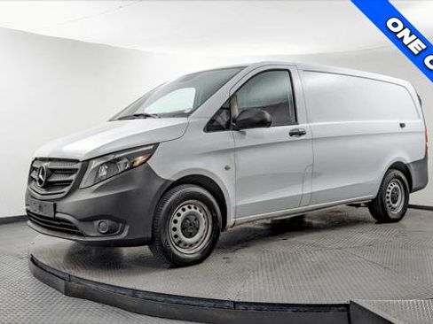 Used 2021 Mercedes-Benz Metris image 2